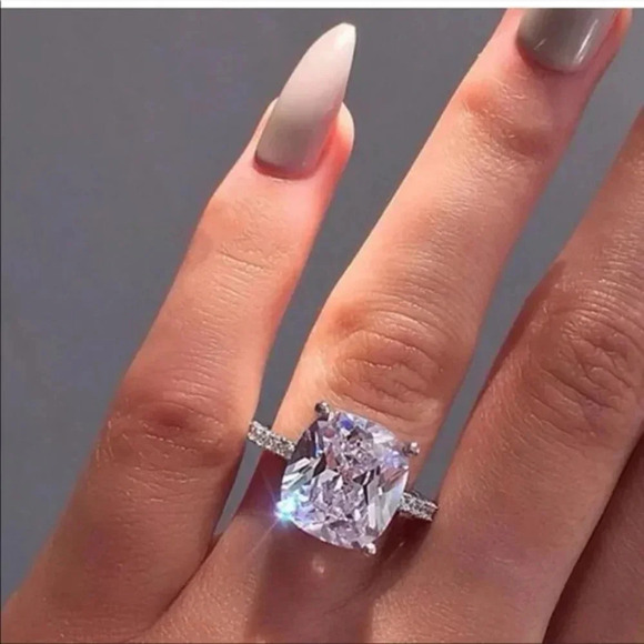 18K White Gold 4 Carat Solitaire Engagement Ring - Picture 4 of 10